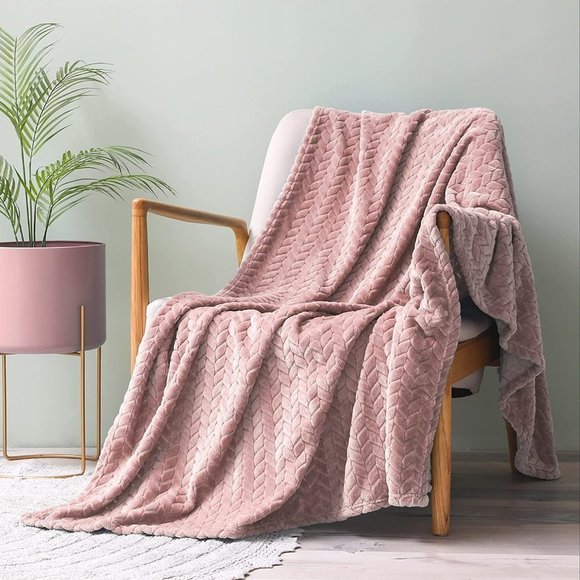 Dusty Pink Knit Jacquard Weave Pattern Decorative Warm Flannel Bed/Sofa Blanket - Picture 3 of 16